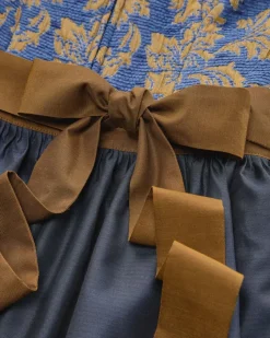 Dirndl lang mit Schürze