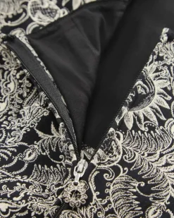 Dirndl lang mit Schürze