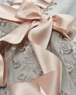 Dirndl lang mit Spitzenschürze