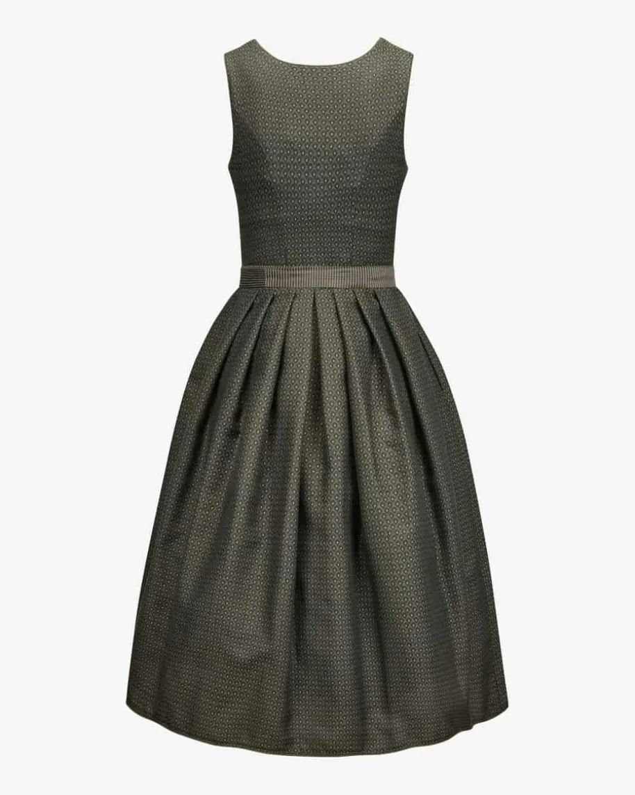 Elina Dirndl lang mit Schürze