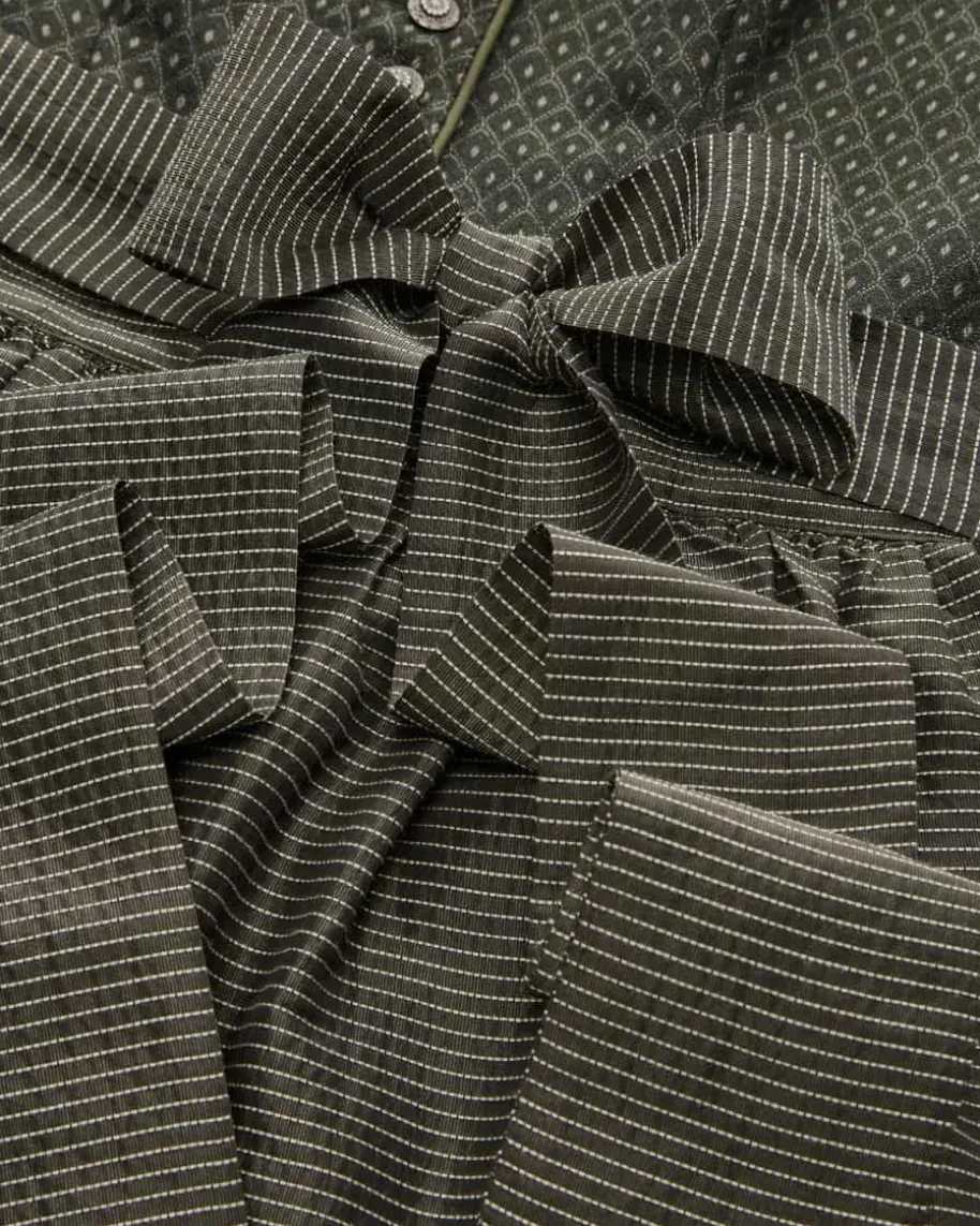 Elina Dirndl lang mit Schürze