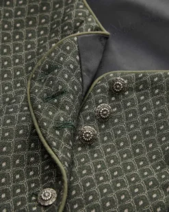 Elina Dirndl lang mit Schürze