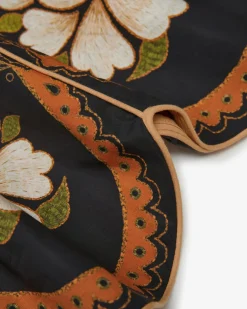 Embroidered Flowers Kleid