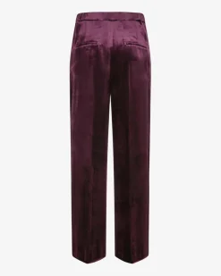 Izka Samthose