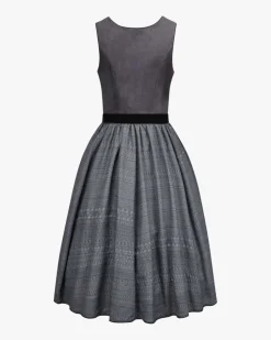 Latina Dirndl lang mit Schürze