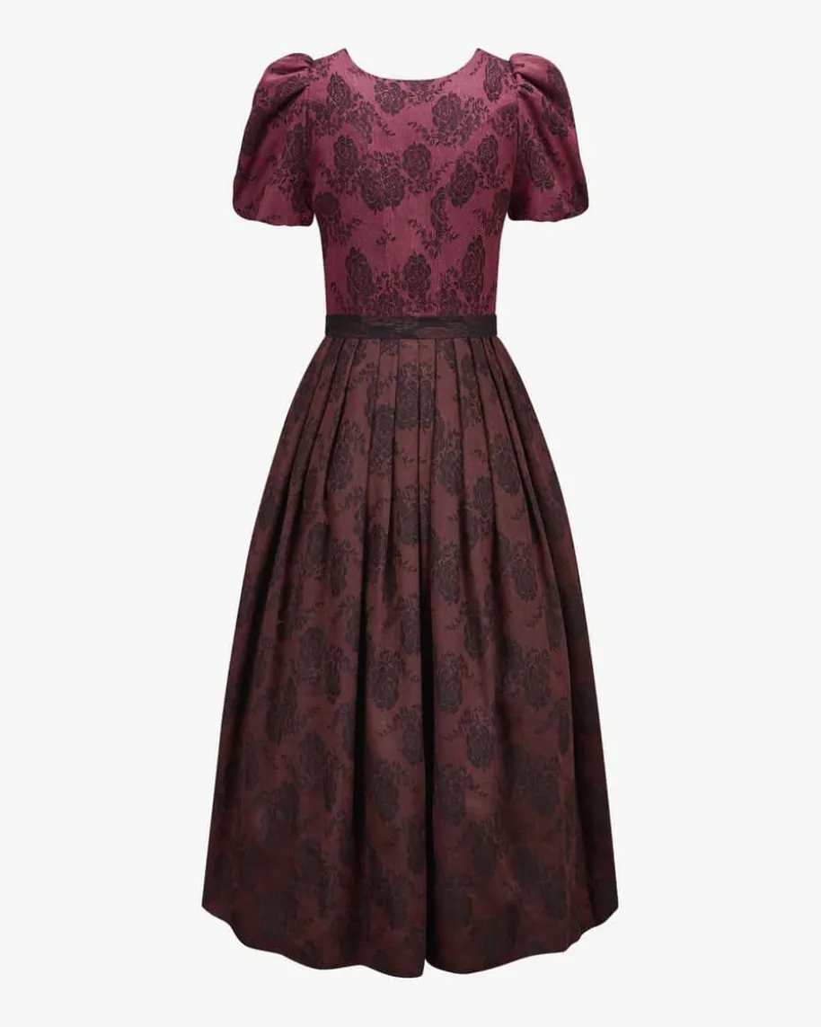 Laura Dirndl lang mit Schürze