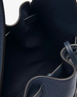 Lyra Small Belted Bucket Schultertasche