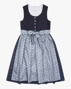 Magdalena Dirndl mit Schürze