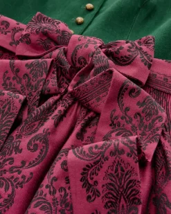 Margret Dirndl lang mit Schürze