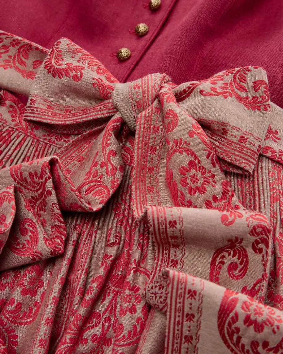 Margret Dirndl lang mit Schürze