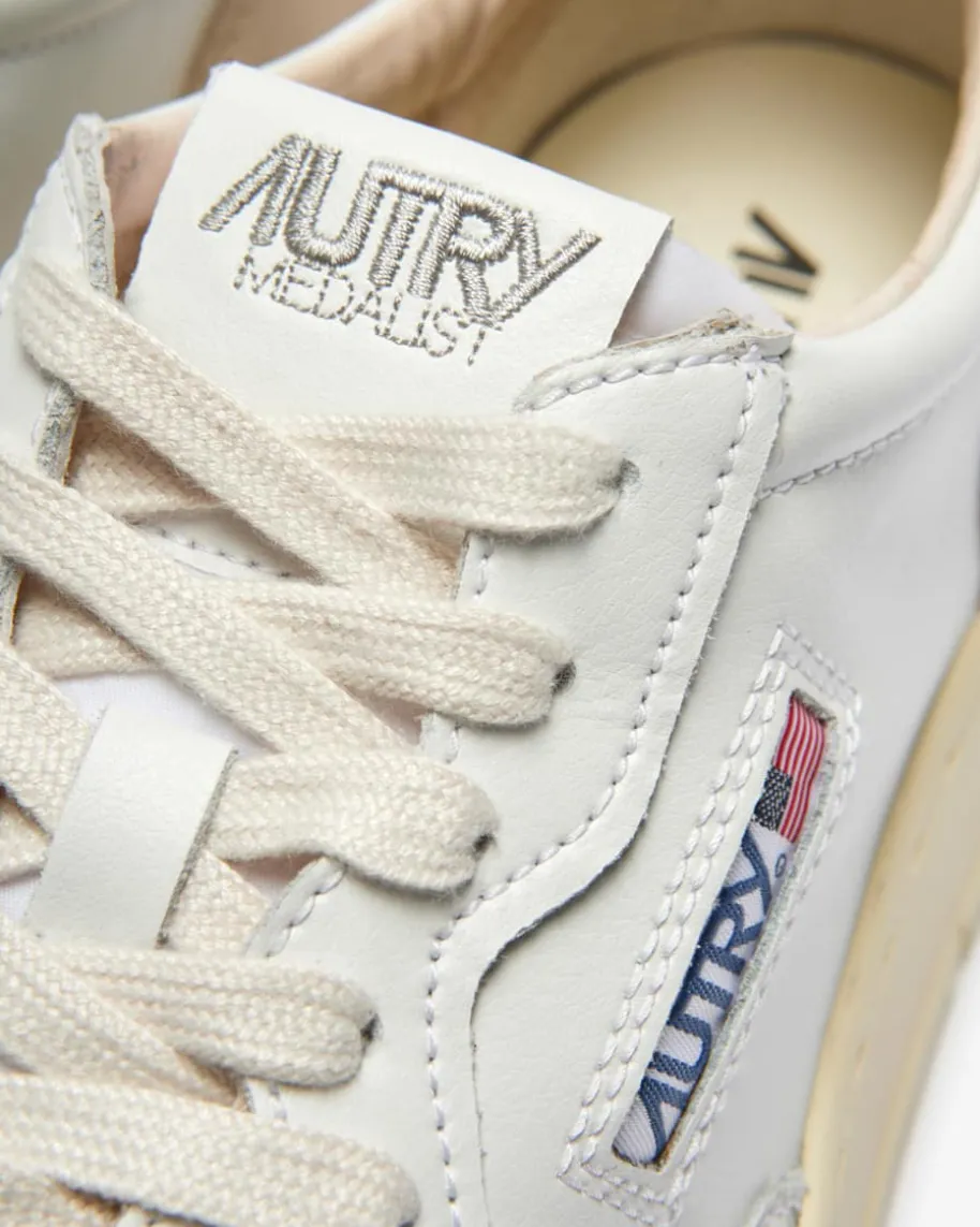 Medalist Low Sneaker