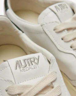 Medalist Low Sneaker