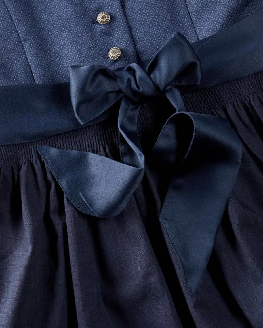 Mia Dirndl mit Bluse und Schürze