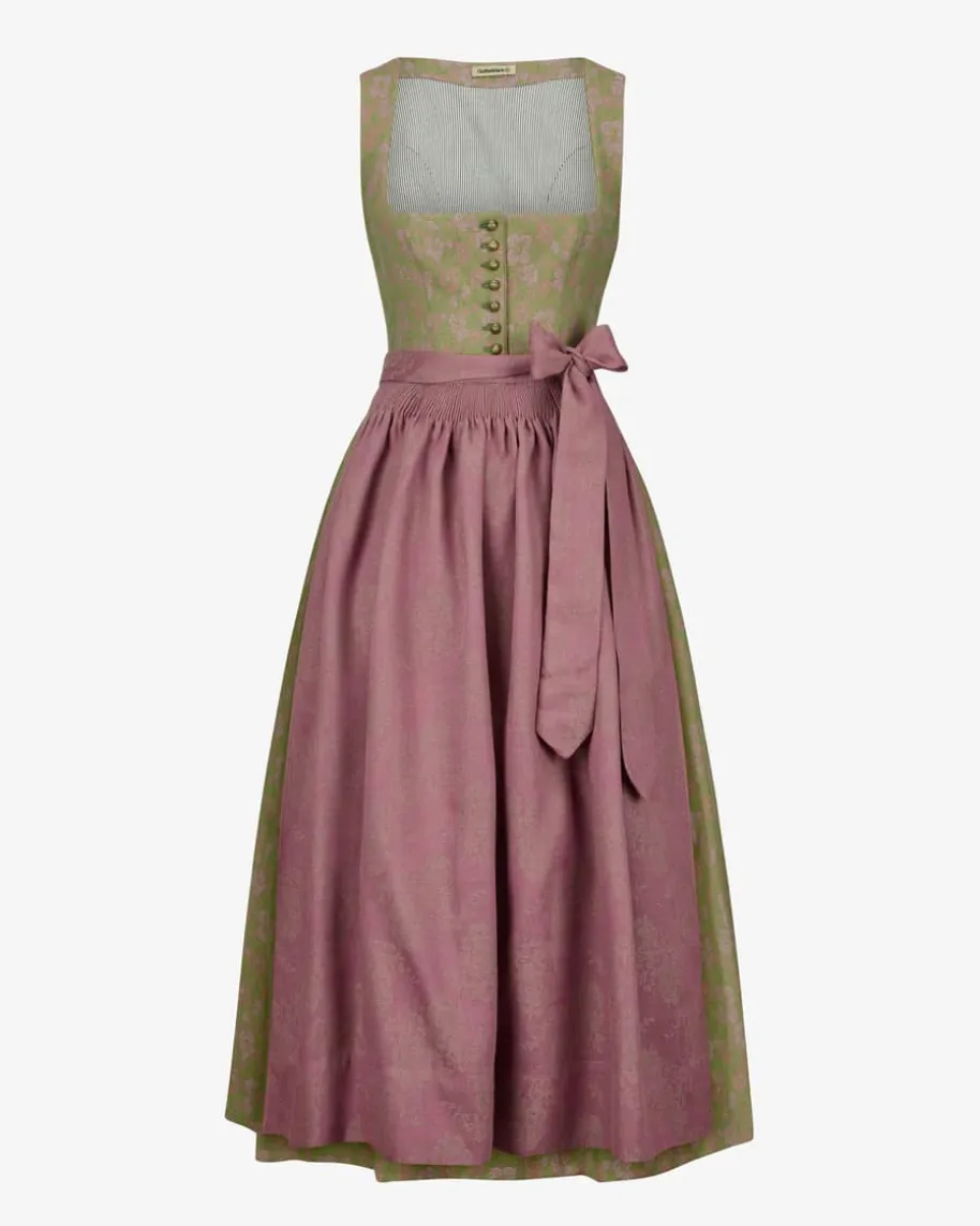 Monika Dirndl lang mit Schürze