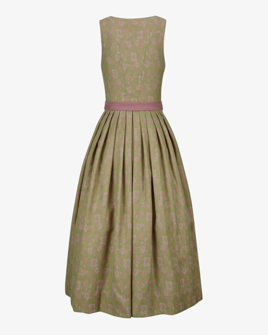 Monika Dirndl lang mit Schürze