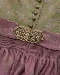 Monika Dirndl lang mit Schürze