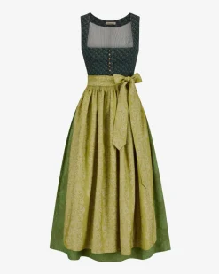 Monika Dirndl lang mit Schürze