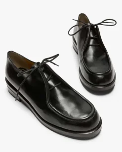 Schnürschuhe