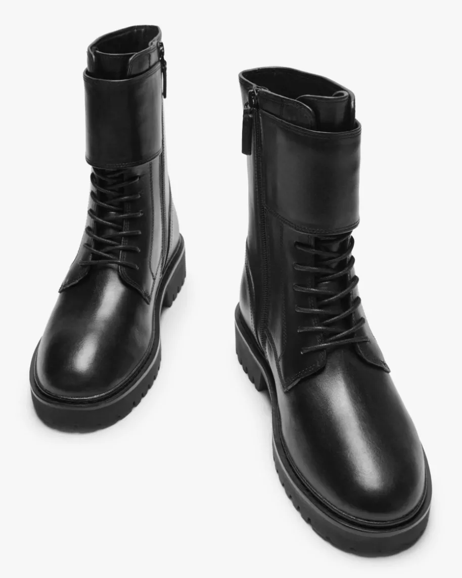 Turn Lock Boots