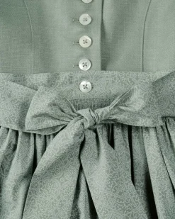 Wiesndirndl mit Schürze